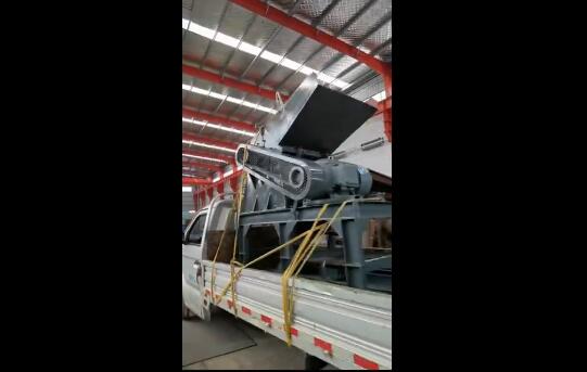 斷橋鋁破碎機廢鋼破碎機800型設(shè)備發(fā)貨實拍